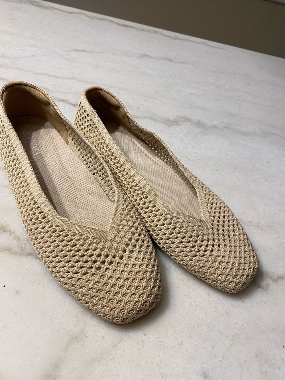 Vivaia Square-Toe Margot V-Cut Flats Margot 3.0 tan Woven Ballet Flats
Beige